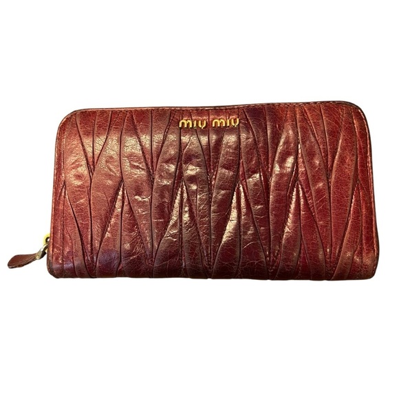 Miu Miu Red Leather Matelasse Wallet Zip Around Clutch Authentic - Picture 7 of 8